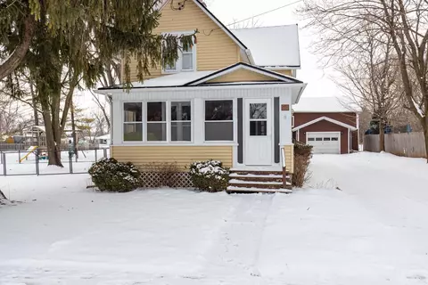 610 E Larrabee St, Omro, WI 54963