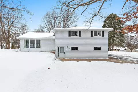 928 Alpine Dr, Green Bay, WI 54311