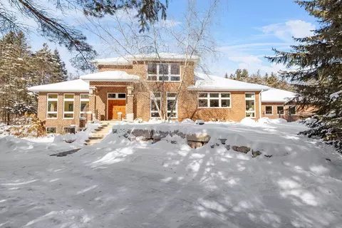 2830 Oakridge Rd, Neenah, WI 54956