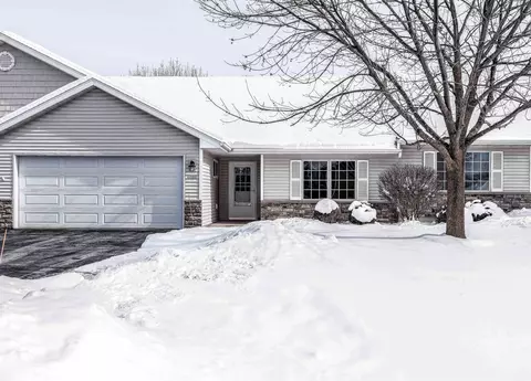 1980 Timberline Dr, Oshkosh, WI 54904