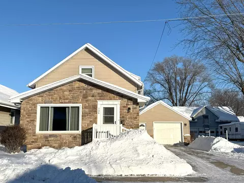206 Cleveland St, Brillion, WI 54110