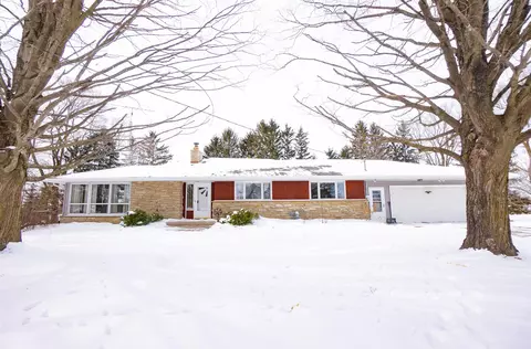 n252 County Road South, Kewaskum, WI 53040