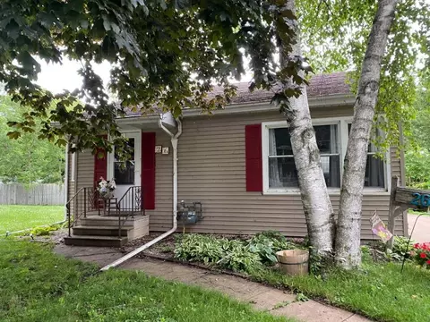 26 Canniff Ct, Oshkosh, WI 54901