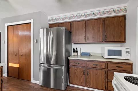 Kitchen - 2601 N Helen St, Appleton, WI 54911 photo 4 of 5
