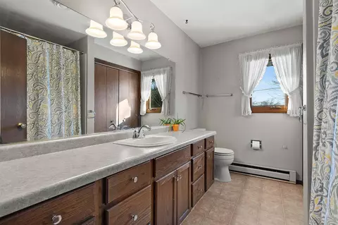 Bath - 2601 N Helen St, Appleton, WI 54911 photo 3 of 4