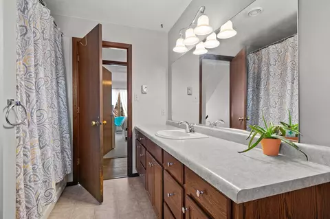 Bath - 2601 N Helen St, Appleton, WI 54911 photo 4 of 4