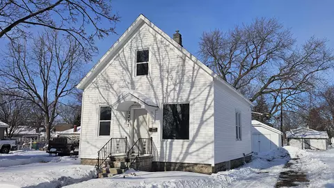 1227 Day St, Green Bay, WI 54302