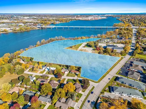 3200 Riverside Dr, Green Bay, WI 54301