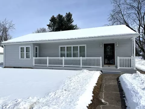 77 West St, Clintonville, WI 54929