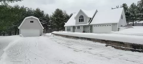 n1465 West Spencer Lake Road, Waupaca, WI 54981