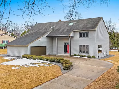 1336 N Summer Range Rd, De Pere, WI 54115