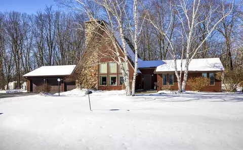 5991 Golf Ct, West Bend, WI 53095