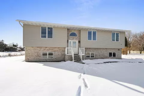 181 S Oakwood Rd, Oshkosh, WI 54904