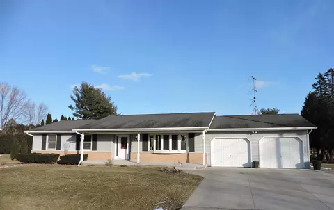 1232 Tammy Rd, Oshkosh, WI 54904