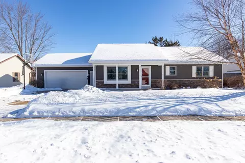 2100 Fieldcrest Dr, Kaukauna, WI 54130