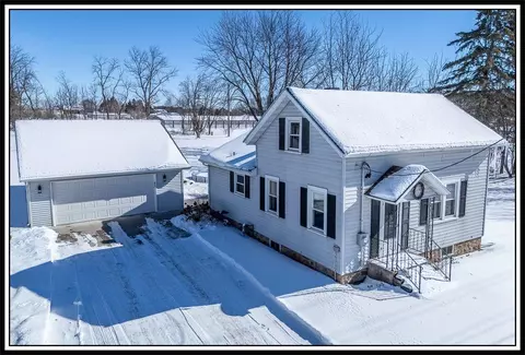n932 County Road W, Fremont, WI 54940
