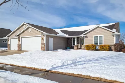 510 Jeanette St, Combined Locks, WI 54113