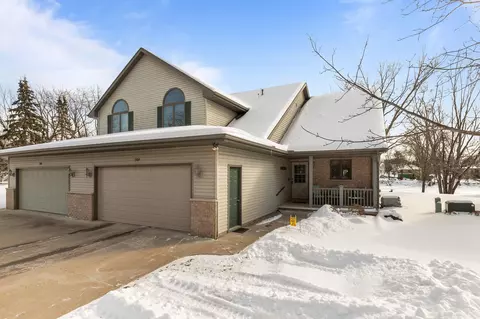 204 E North Water St, New London, WI 54961