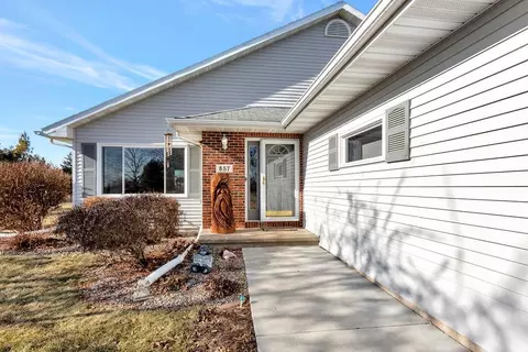 857 Harrison Ave, Omro, WI 54963