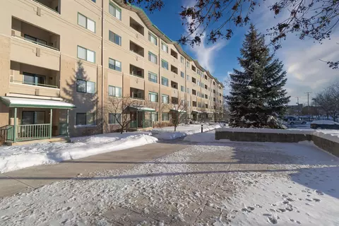 400 N Richmond St # 305, Appleton, WI 54911