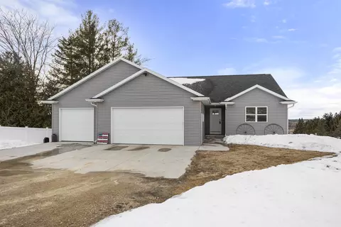 411 Rustic View Ct, Hortonville, WI 54944