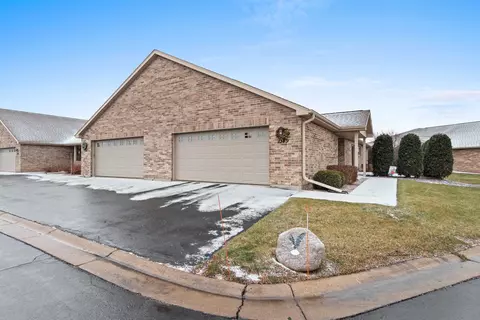 1349 Pond View Cir, De Pere, WI 54115