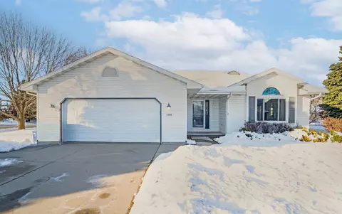 1446 Ridgeway Dr, Neenah, WI 54956