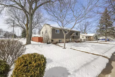 2425 S Kernan Ave, Appleton, WI 54915 photo 3