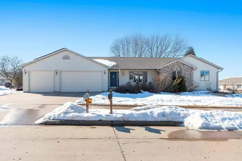 2933 Southbreeze Ct, Kaukauna, WI 54130