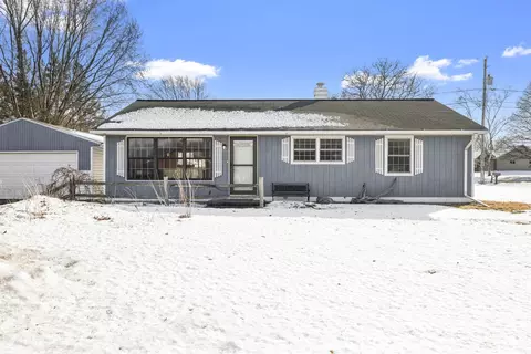 106 Pine St, Black Creek, WI 54106