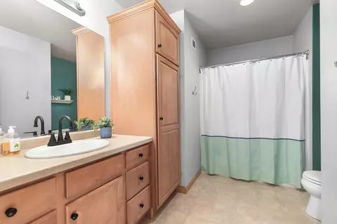 Bath - 4120 E Appleseed Dr, Appleton, WI 54913 photo 5 of 7