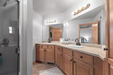 Bath - 4120 E Appleseed Dr, Appleton, WI 54913 photo 3 of 7
