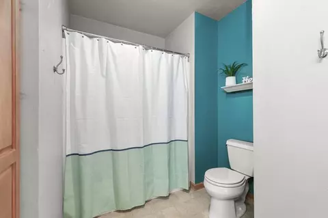 Bath - 4120 E Appleseed Dr, Appleton, WI 54913 photo 6 of 7