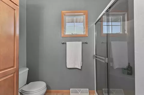 Bath - 4120 E Appleseed Dr, Appleton, WI 54913 photo 4 of 7