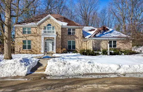 2421 Woodland Ter, Neenah, WI 54956