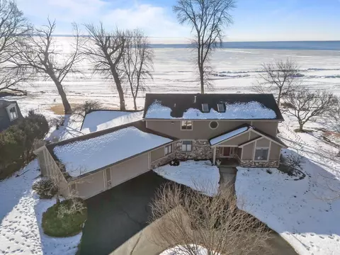 1509 Rue Reynard Rd, Menasha, WI 54952