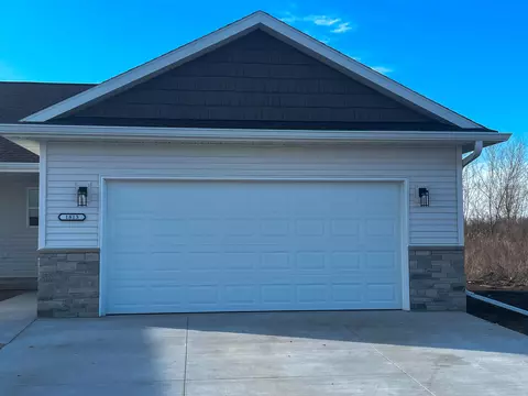 1813 Fairlawn Ct, North Fond Du Lac, WI 54937