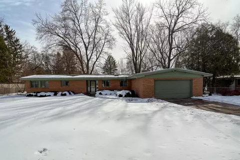 57 Stoney Beach Rd, Oshkosh, WI 54902