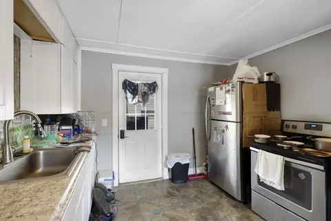 Entry Way - 308 E Pacific St, Appleton, WI 54911 photo 1 of 3