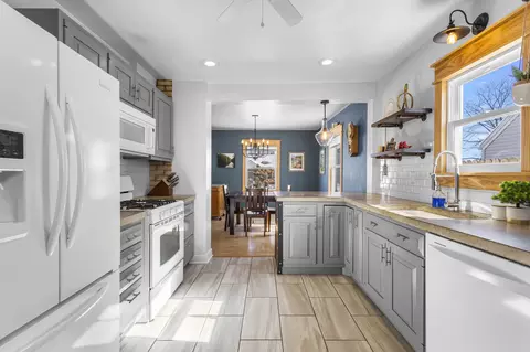 Kitchen - 2121 N Drew St, Appleton, WI 54911 photo 3 of 3