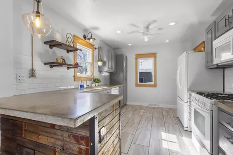 Kitchen - 2121 N Drew St, Appleton, WI 54911 photo 2 of 3