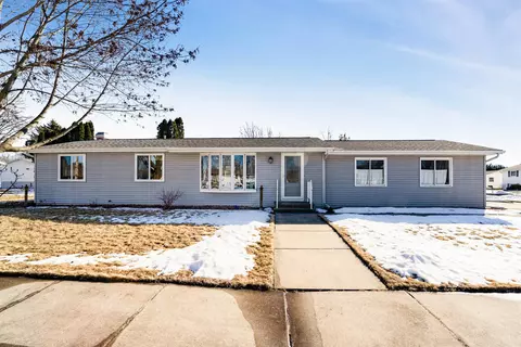 2375 Kincaid Ave, Oshkosh, WI 54904