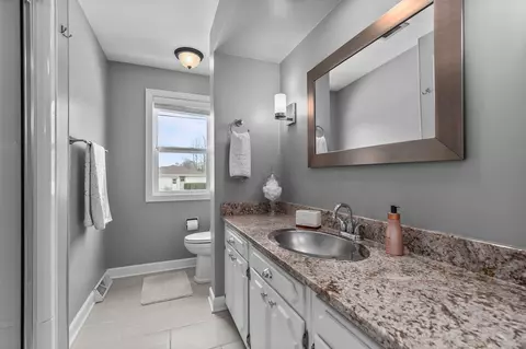 Bath - 1101 E Taft Ave, Appleton, WI 54915 photo 1 of 5