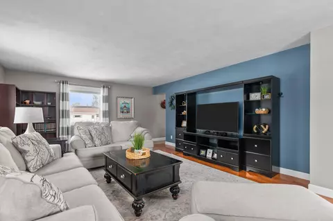 Living - 1101 E Taft Ave, Appleton, WI 54915 photo 3 of 5