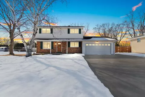 2357 S Serenade Ln, Green Bay, WI 54301