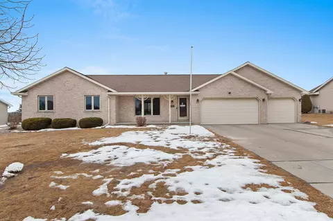 1642 Wen Lu Dr, Green Bay, WI 54311