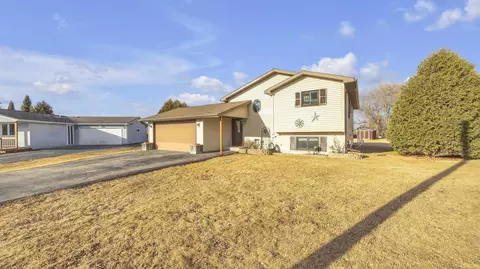 605 Kings Ct, Cascade, WI 53011