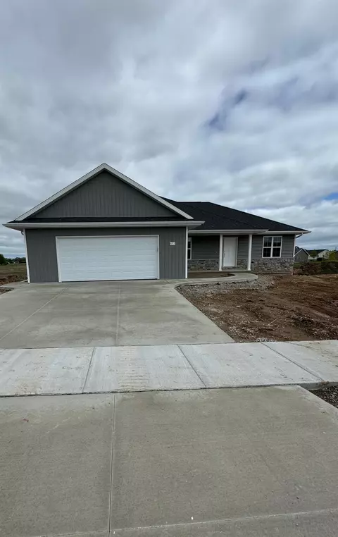 851 Joeanna Way, Pulaski, WI 54162
