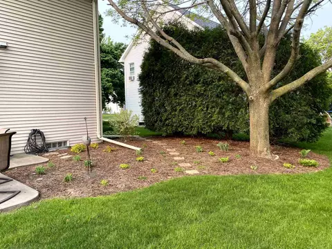 Exterior - 520 E Carrington Ln, Appleton, WI 54913 photo 10 of 13