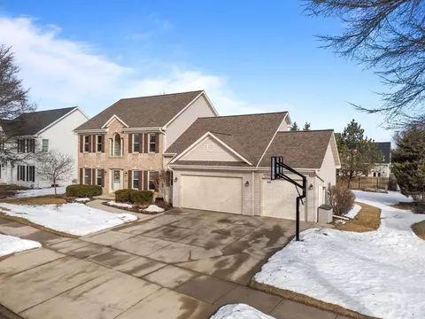Exterior - 520 E Carrington Ln, Appleton, WI 54913 photo 1 of 13